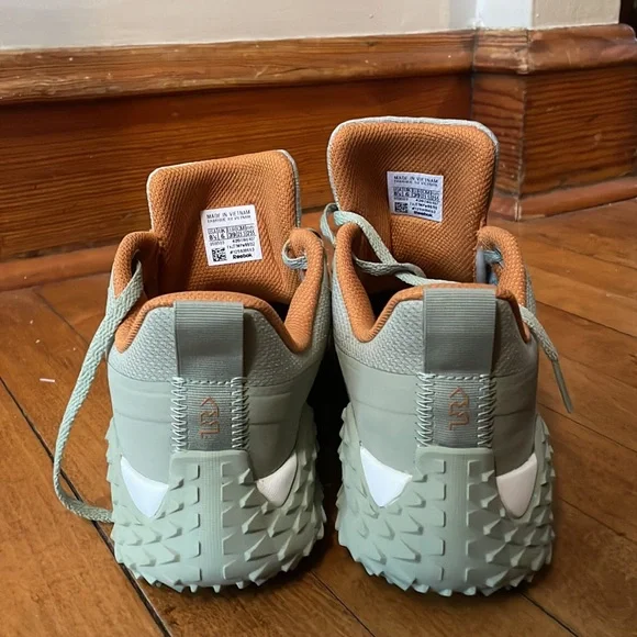 Reeboks - Picture 2 of 6